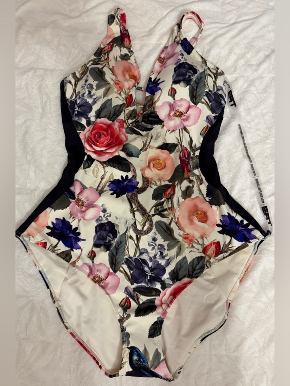 TA3 CONTOUR ROSE SNAKE/BLACK
Style: PLUNGEY TRIANGLE
Size: 2X Regular / Long